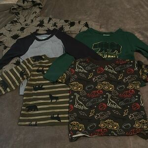 SOLD—-Boys 3t shirt bundle